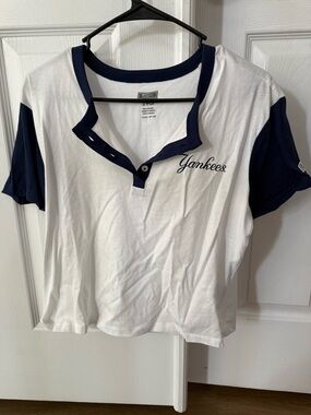 Yankees Two-Tone Henley Tee - White & Navy